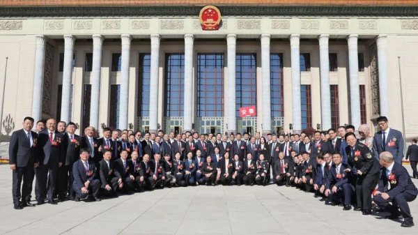 股票配资线上 夏迎松董事长荣获全国劳动模范称号